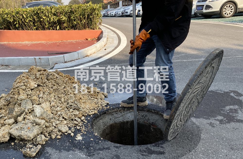 306山西路管道油块清理